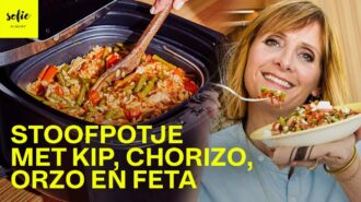 Makkelijk stoofpotje met kip, chorizo, orzo en feta