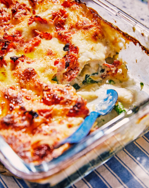 lasagne-met-kabeljauw-spinazie-asperges-en-zondgedroogde-tomaten-sofie-dumont-chef-scaled_1020x1280_bijgeknipt